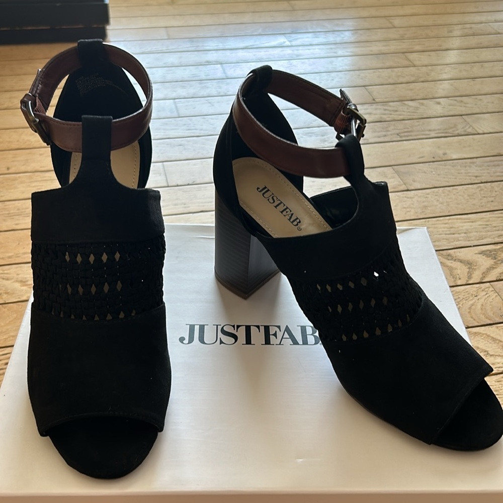 Justfab Renee black with brown straps sandals & peep toe